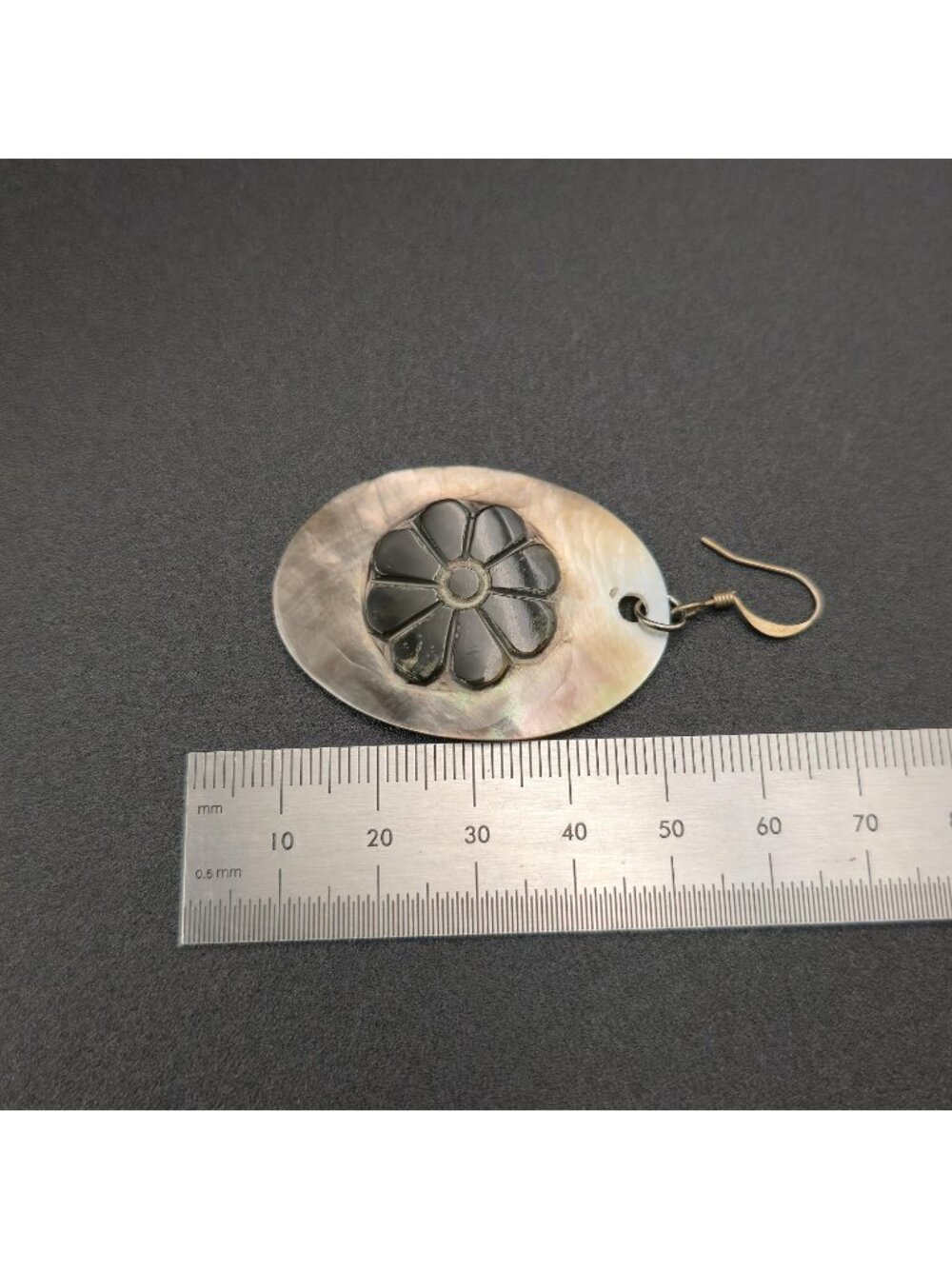 Oval Carved Black Shell Flower Nature Dangle Earrings A7651 - Picture 5 of 6
